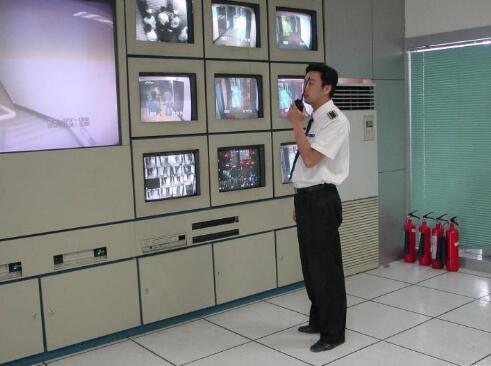 無線電掃盲貼：人們常說的U/V段是什么？