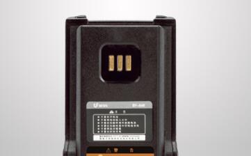 如何給對(duì)講機(jī)充電？